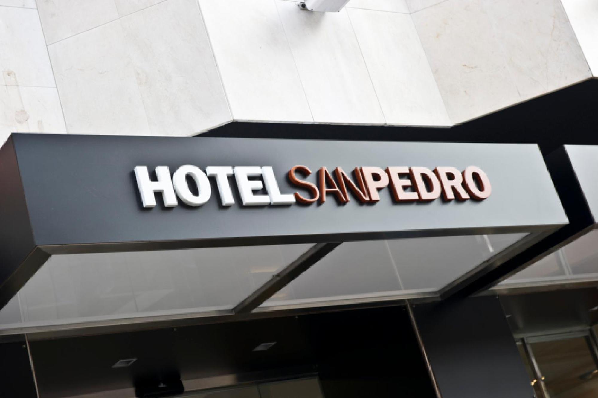 Hotel San Pedro Langreo Eksteriør billede